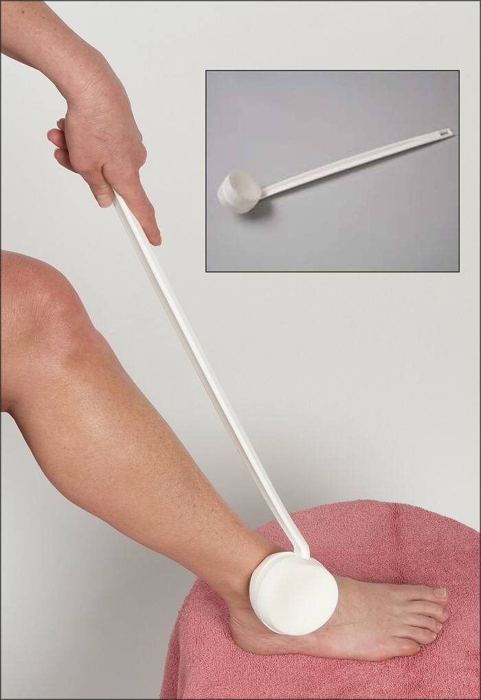 long handle lotion applicator with swiveling sponge 